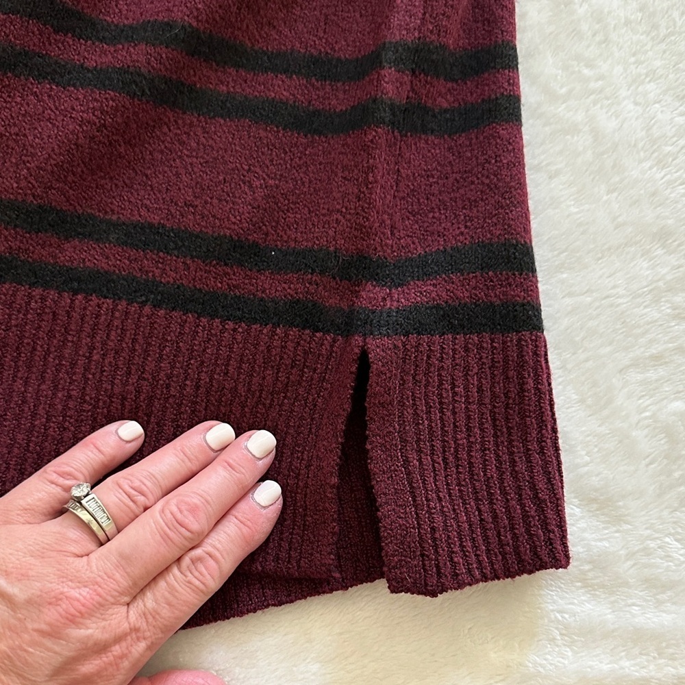 A New Approach  Deep V-Neck Sweater in Maroon and Black NWT - Picture 8 of 9